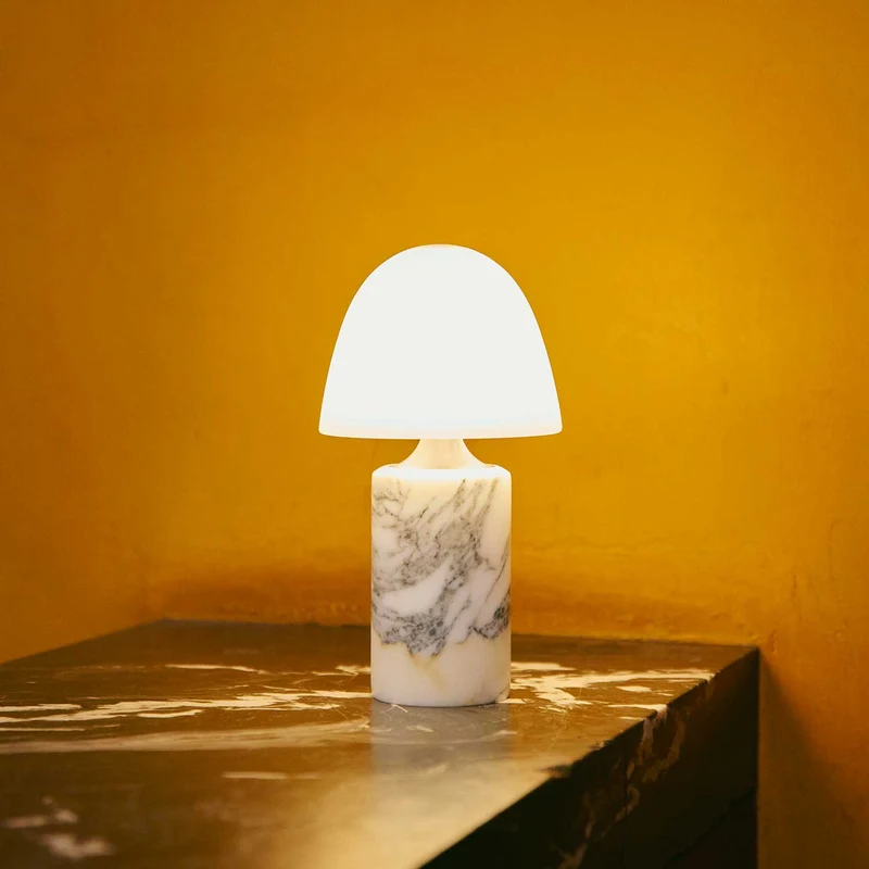 Fuse - Lampe à poser en albâtre et laiton vieilli, style contemporain