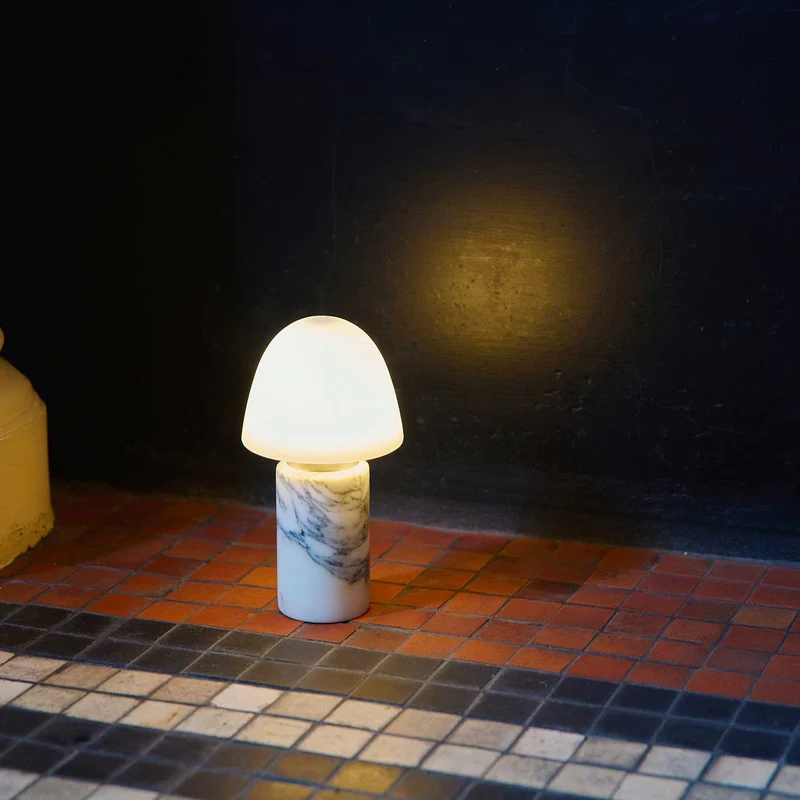 Fuse - Lampe à poser en albâtre et laiton vieilli, style contemporain