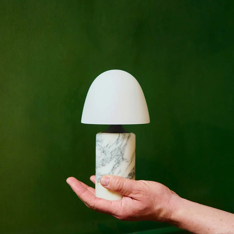 Fuse - Lampe à poser en albâtre et laiton vieilli, style contemporain