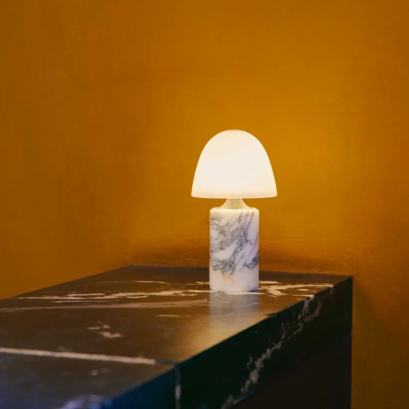 Fuse - Lampe à poser en albâtre et laiton vieilli, style contemporain