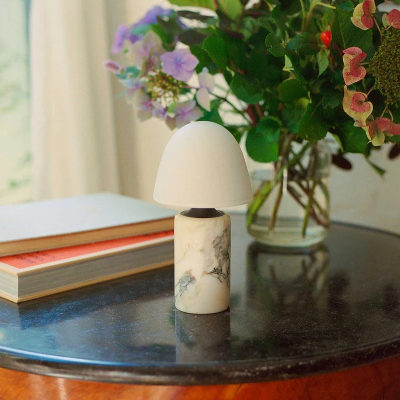 Fuse - Lampe à poser en albâtre et laiton vieilli, style contemporain