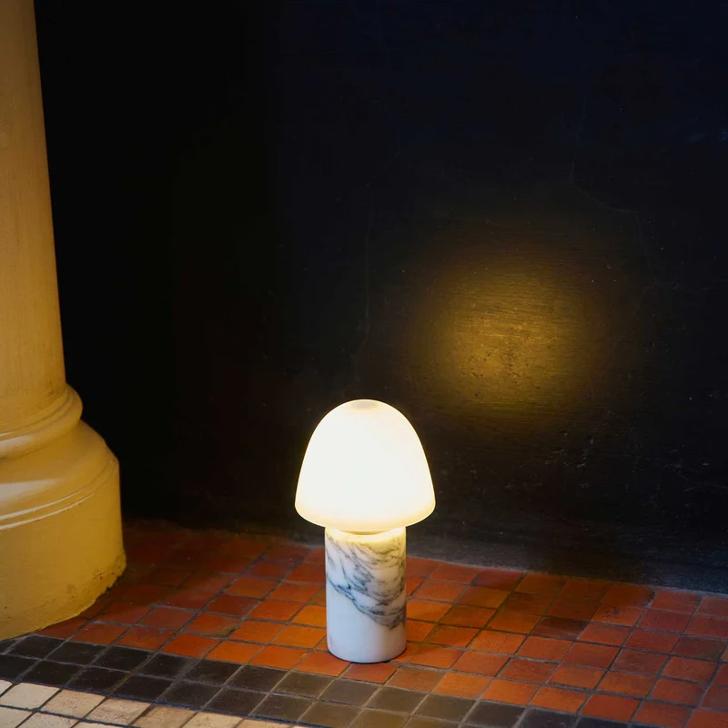 Fuse - Lampe à poser en albâtre et laiton vieilli, style contemporain