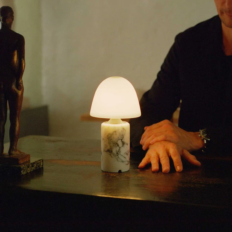 Fuse - Lampe à poser en albâtre et laiton vieilli, style contemporain