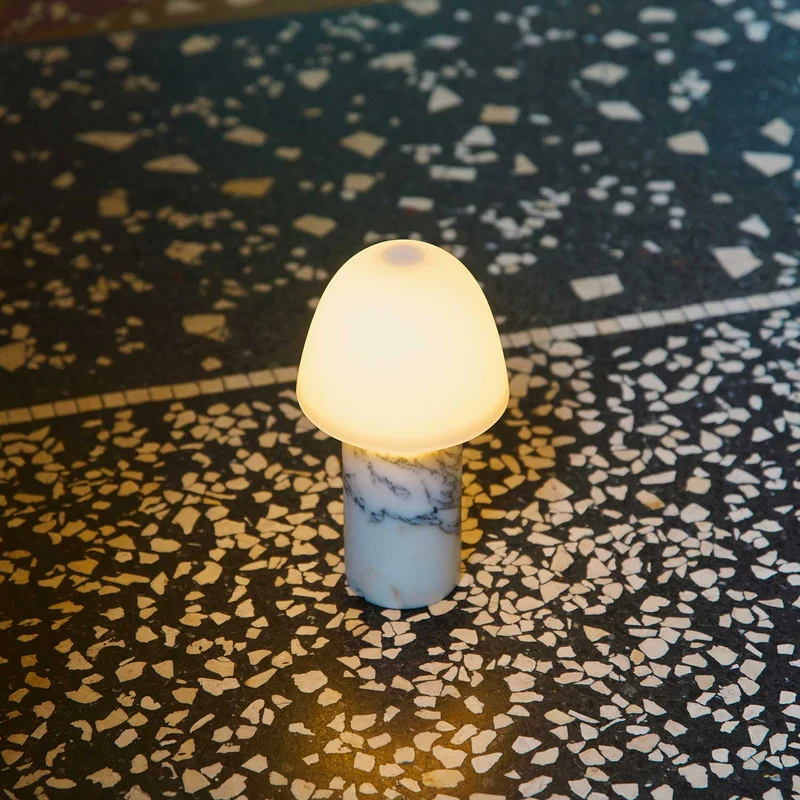 Fuse - Lampe à poser en albâtre et laiton vieilli, style contemporain