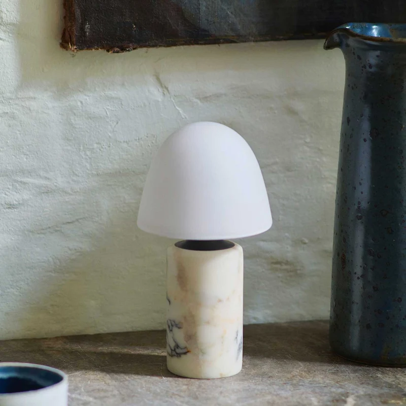 Fuse - Lampe à poser en albâtre et laiton vieilli, style contemporain