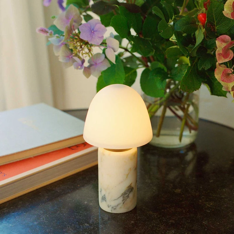 Fuse - Lampe à poser en albâtre et laiton vieilli, style contemporain