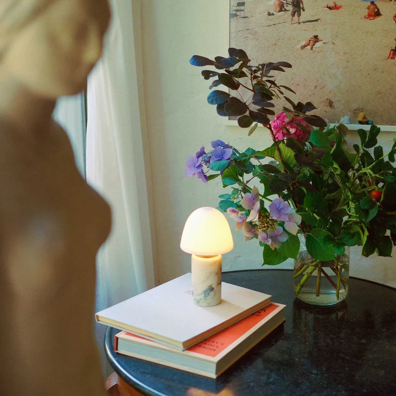 Fuse - Lampe à poser en albâtre et laiton vieilli, style contemporain