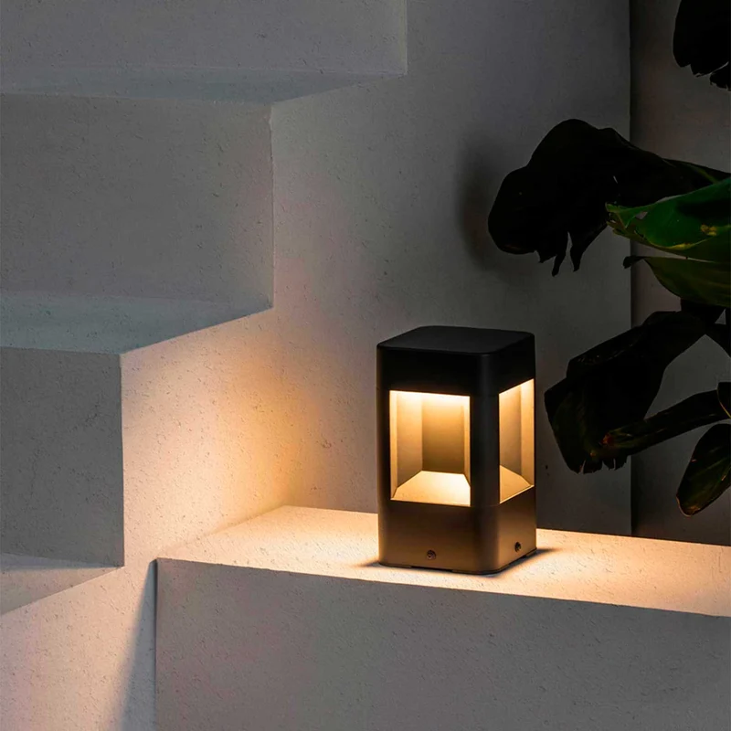 Naya - Borne LED en acier, style contemporain