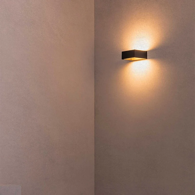 Alp - Applique murale LED d’extérieur en acier, style contemporain