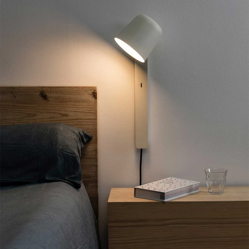Tila - Applique murale avec liseuse en acier, style contemporain