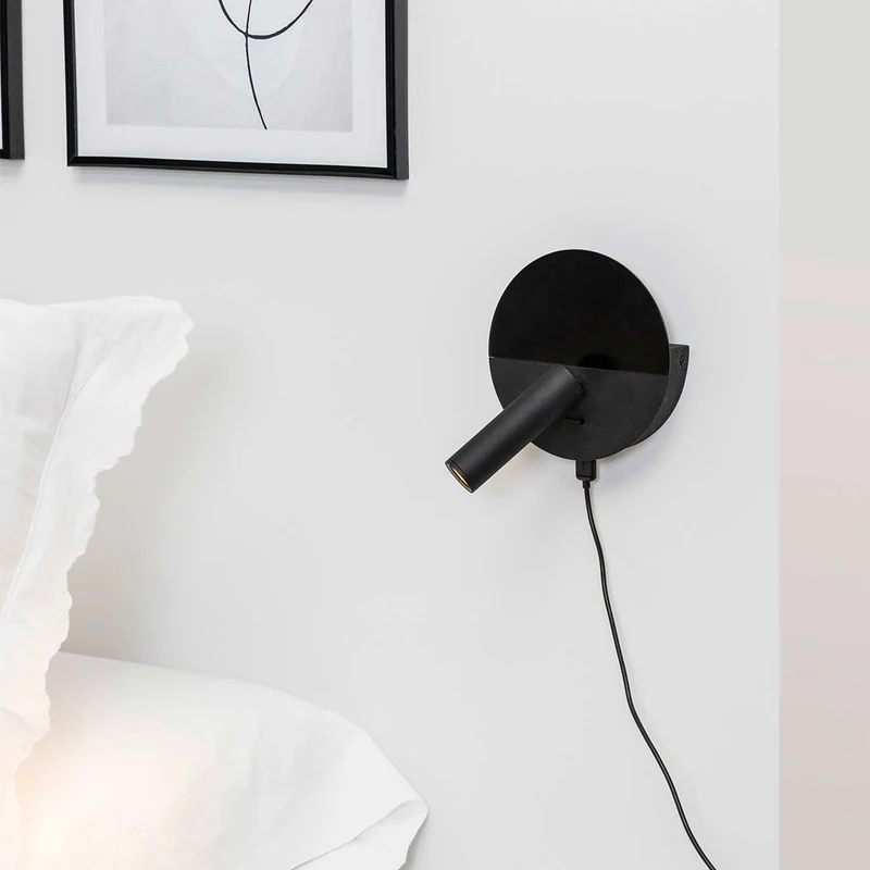 Duas - Applique murale LED avec liseuse USB-C en acier, style contemporain