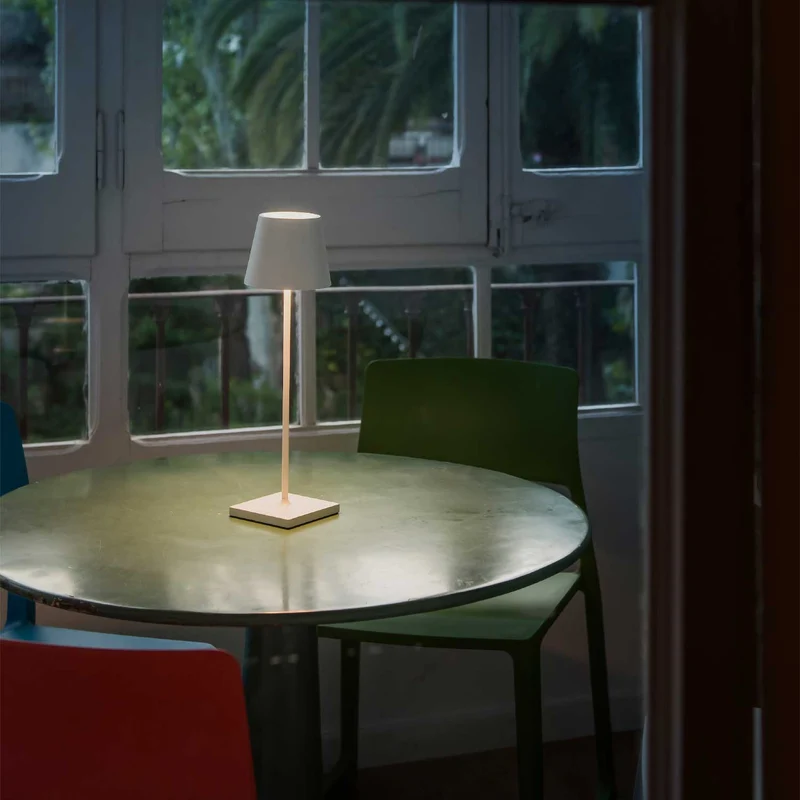 Toc - Lampe à poser sans fil en acier, style contemporain