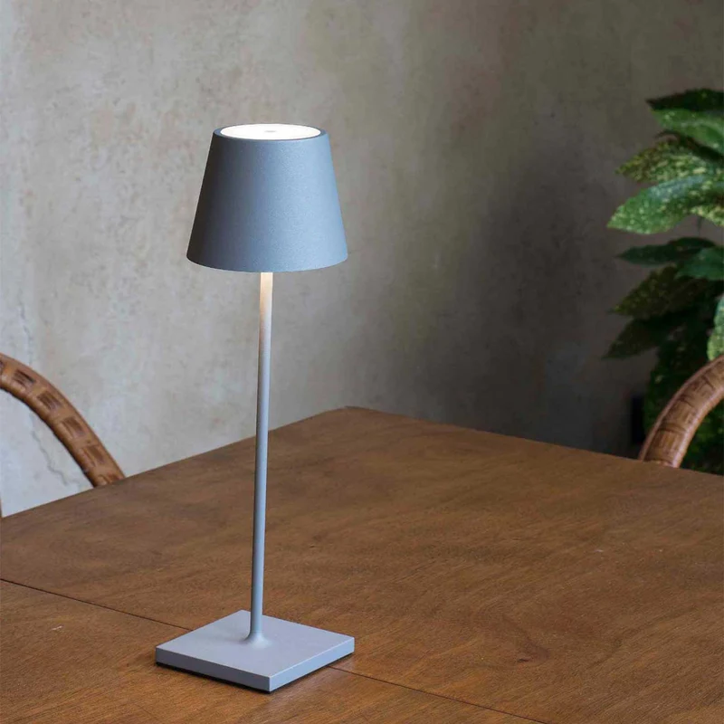 Toc - Lampe à poser sans fil en acier, style contemporain