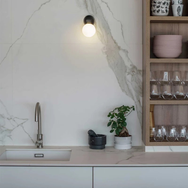 Joy - Applique murale LED en acier et verre, style contemporain