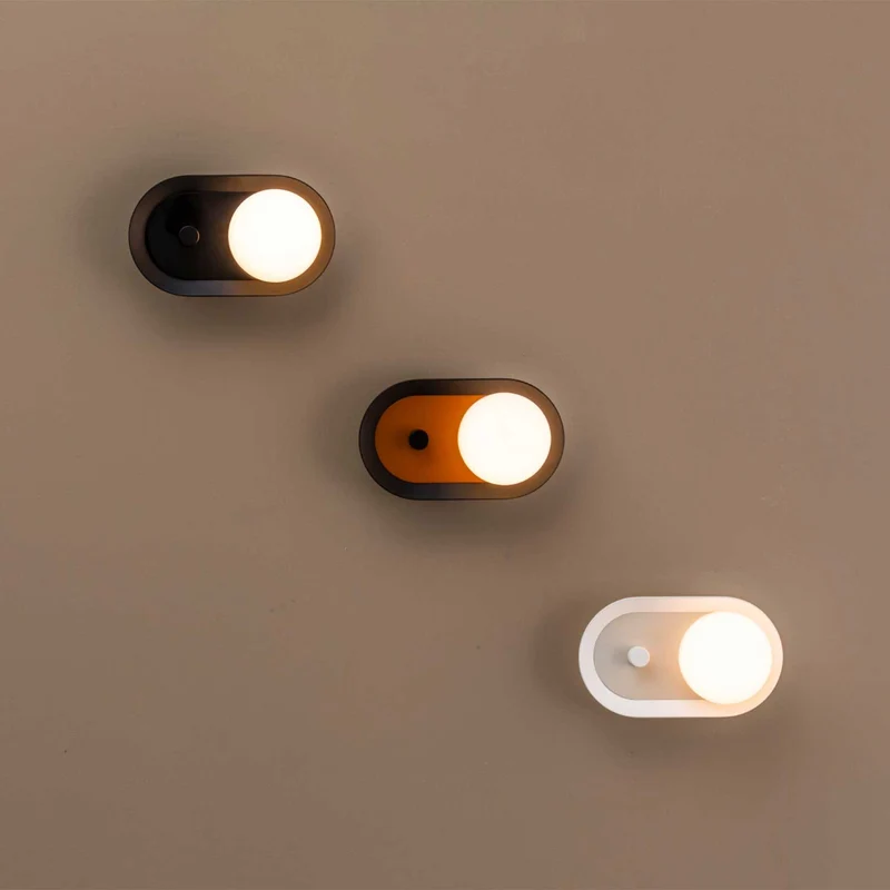 Maya - Applique murale LED avec liseuse en acier et verre, style contemporain