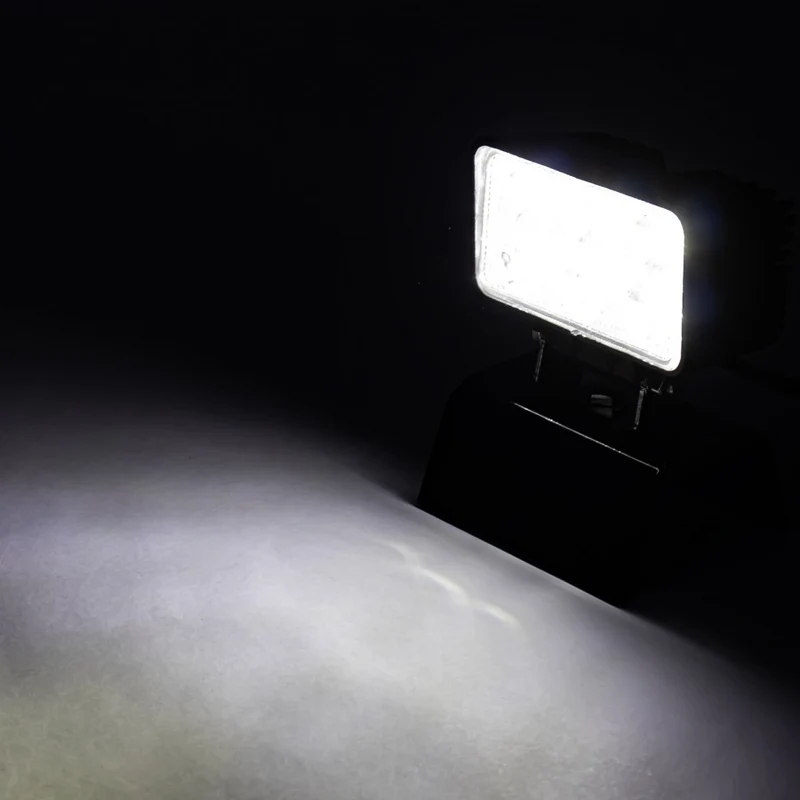 Faro da lavoro a LED rettangolare da 18 W con fascio luminoso ampio da 1100 lumen