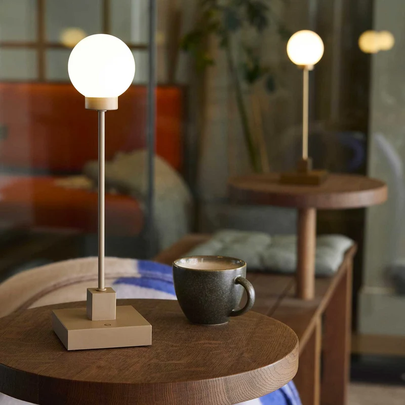 Snowball - Lampe à poser sans fil LED en acier, style minimaliste