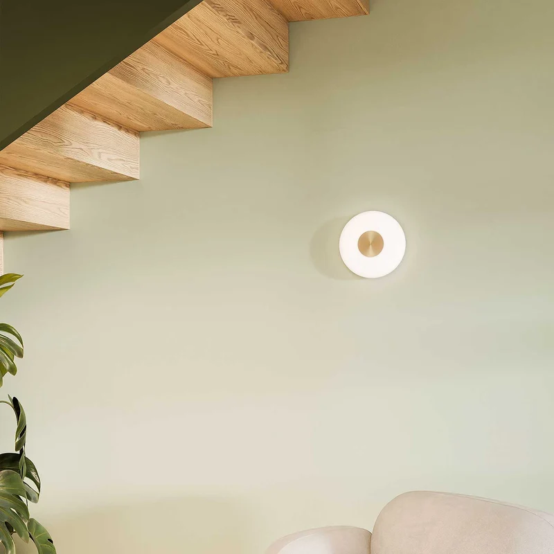 Glint - Applique murale LED en verre opalin et laiton, style Art déco