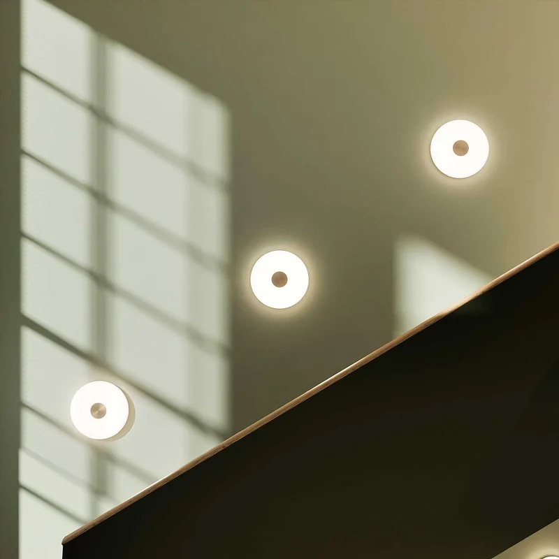 Glint - Applique murale LED en verre opalin et laiton, style Art déco