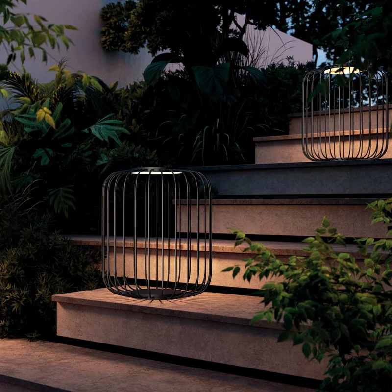 Wisp - Lampadaire LED d’extérieur ajouré en acier, style contemporain