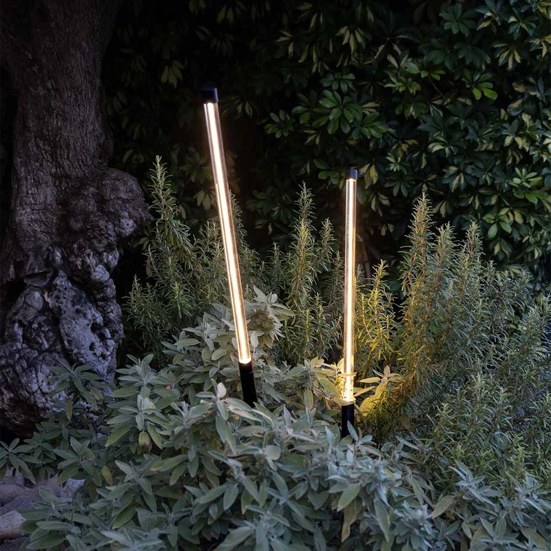 Bambou - Piquet LED en acier, style contemporain
