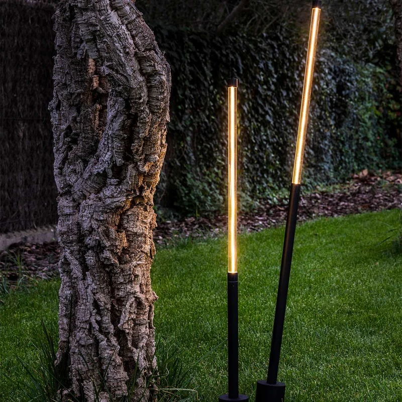Bambou - Piquet LED en acier, style contemporain
