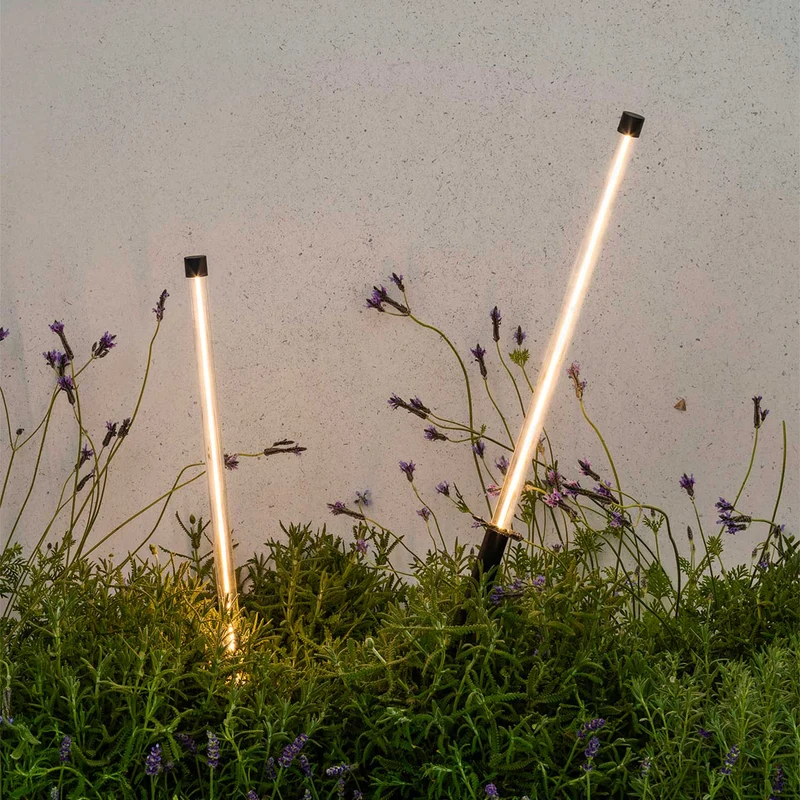 Bambou - Piquet LED en acier, style contemporain