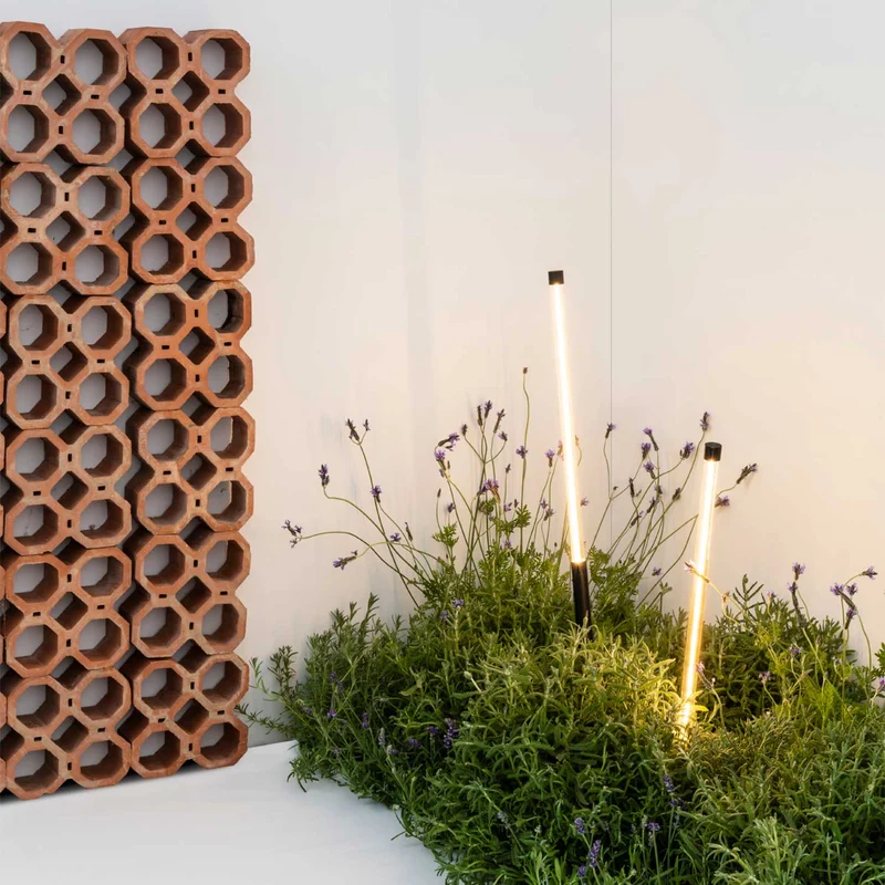 Bambou - Piquet LED en acier, style contemporain