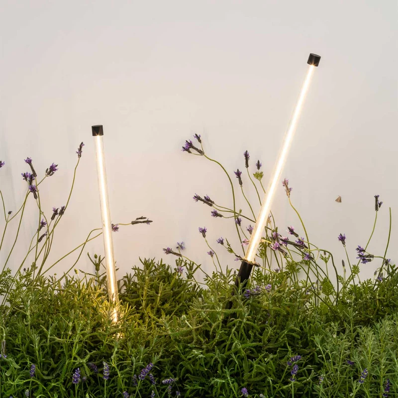 Bambou - Piquet LED en acier, style contemporain