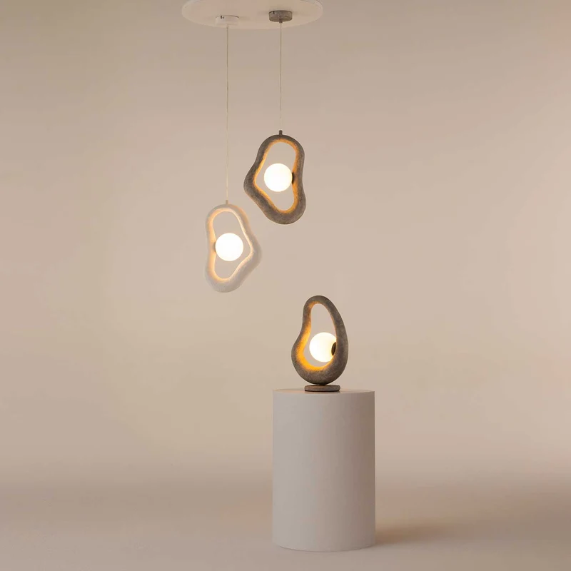 Opus - Lampe à poser wabi-sabi en polyrésine et verre, style contemporain
