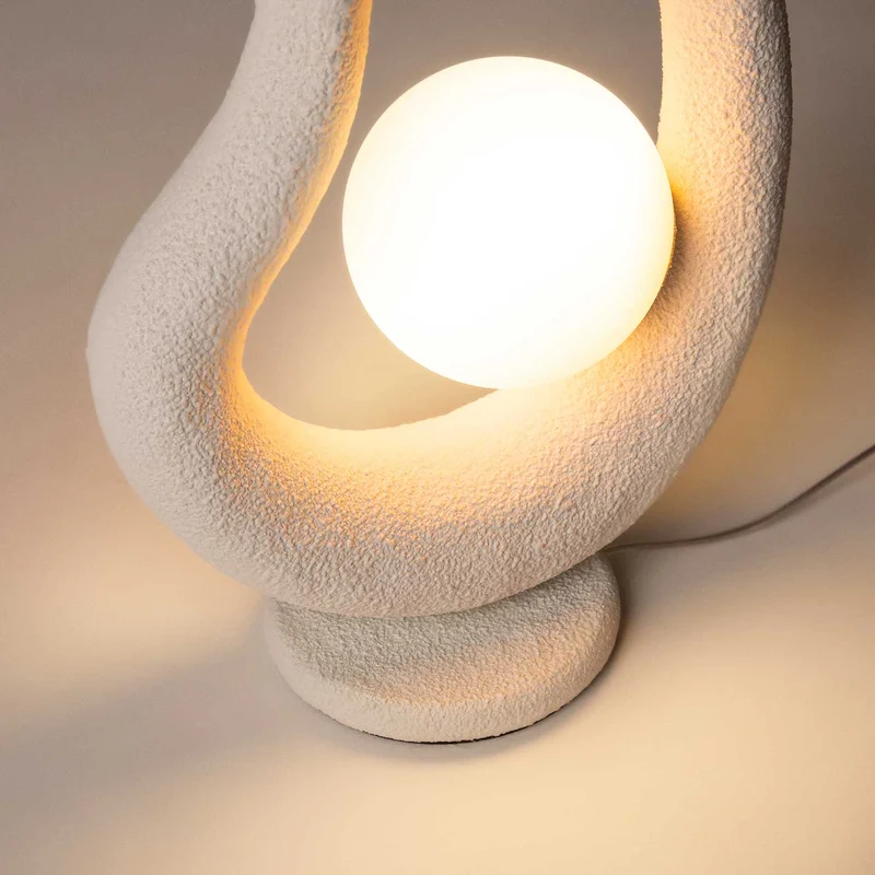 Opus - Lampe à poser wabi-sabi en polyrésine et verre, style contemporain