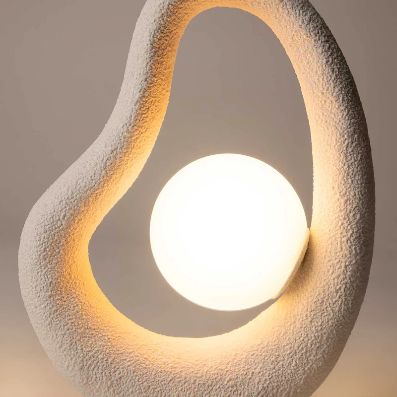 Opus - Lampe à poser wabi-sabi en polyrésine et verre, style contemporain