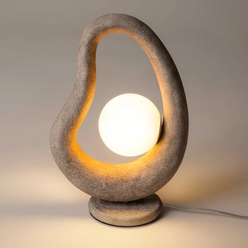 Opus - Lampe à poser wabi-sabi en polyrésine et verre, style contemporain