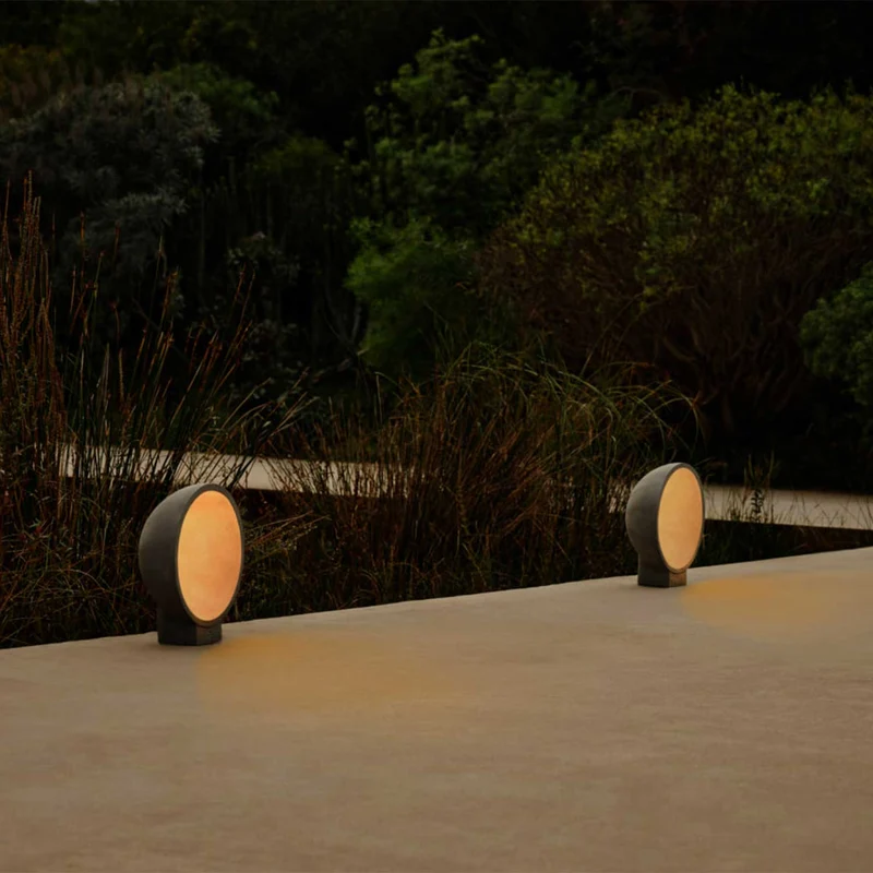 Gaia - Potelet LED en béton, style contemporain
