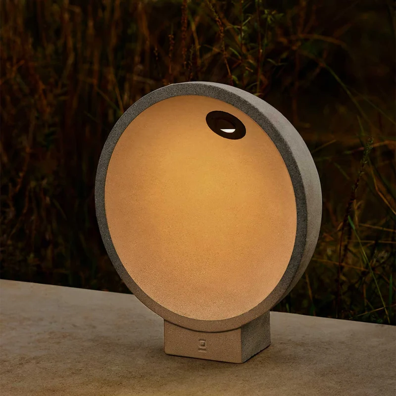 Gaia - Potelet LED en béton, style contemporain