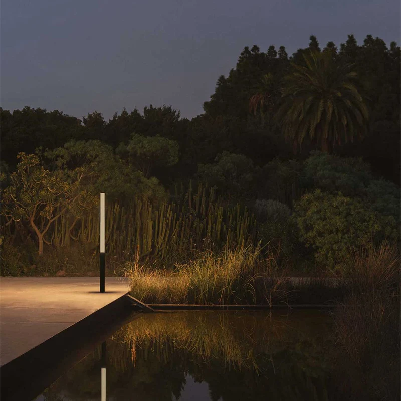 Tura - Borne LED en acier et polycarbonate, style contemporain