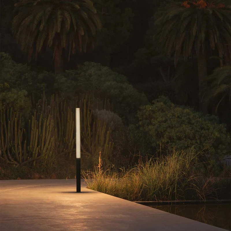Tura - Borne LED en acier et polycarbonate, style contemporain