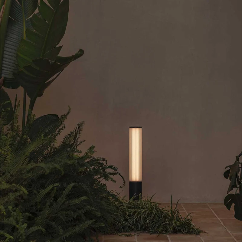 Tura - Borne LED en acier et polycarbonate, style contemporain