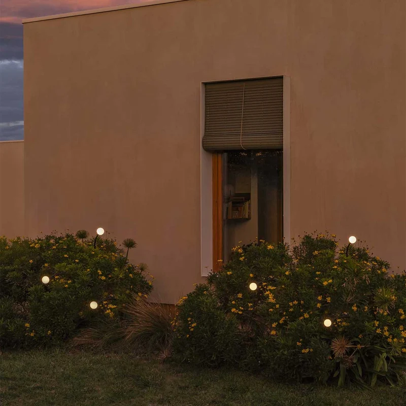 Cuca - Piquet LED en acier et verre, style contemporain