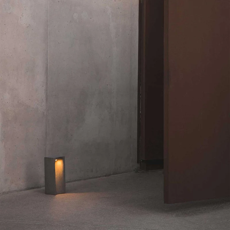 Grot - Balise LED en béton, style contemporain