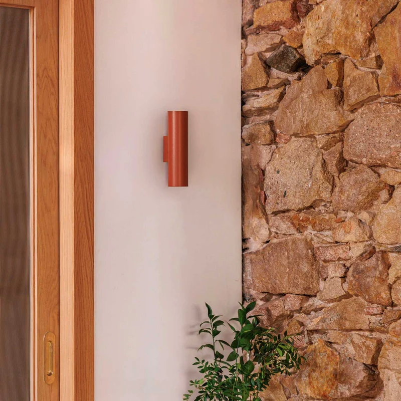Stan - Applique murale terracotta en acier, style contemporain