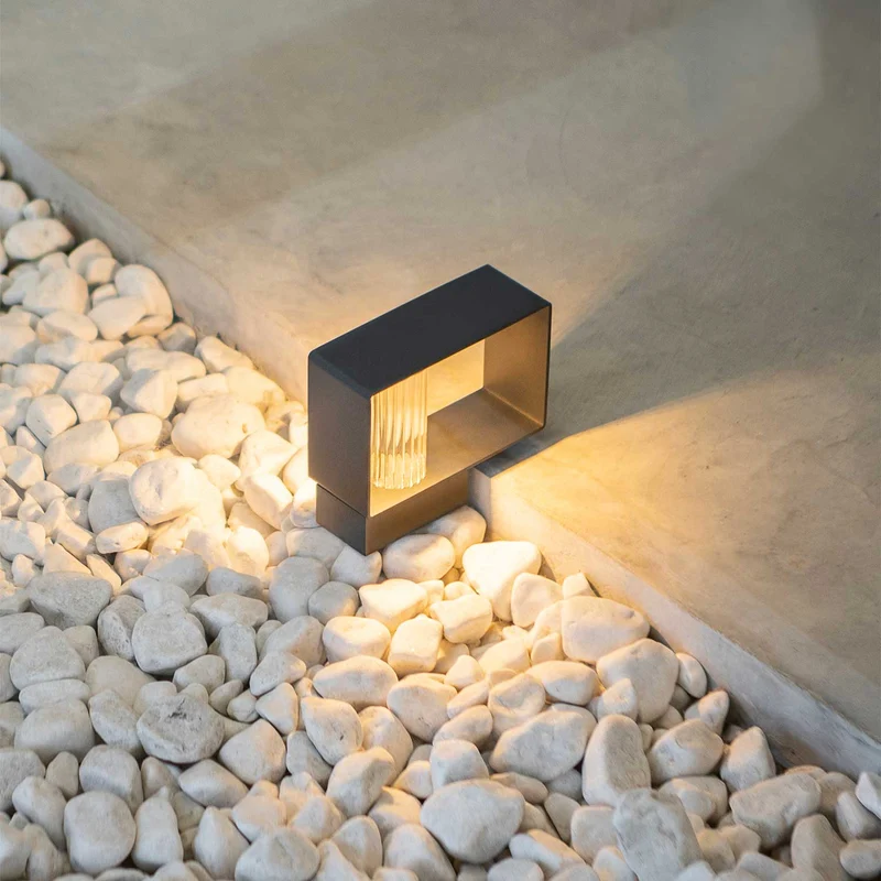 Frame - Borne extérieure LED en acier et verre, style contemporain, H 11,4 à 40 cm