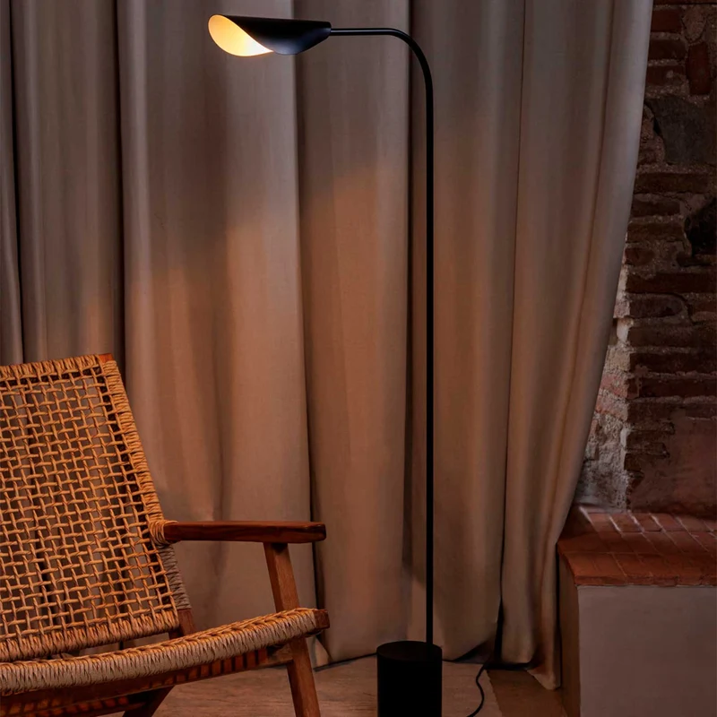 Liggera - Lampadaire en acier et rotin, style contemporain