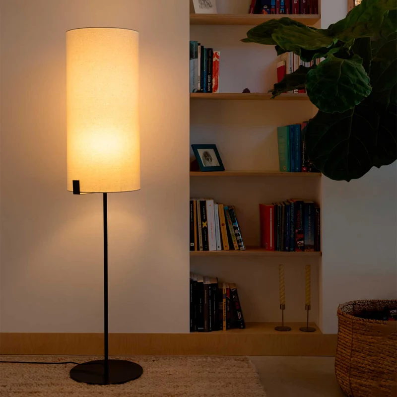 Nila - Lampadaire en acier et tissu, style contemporain