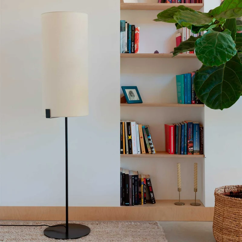 Nila - Lampadaire en acier et tissu, style contemporain