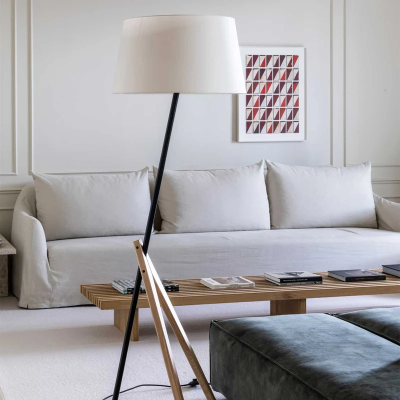 Treewood - Lampadaire en acier et frêne, style scandinave