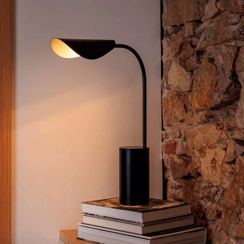 Liggera - Lampe à poser en acier, style contemporain