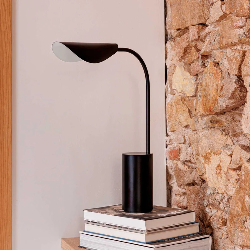 Liggera - Lampe à poser en acier, style contemporain