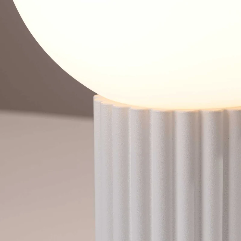 Isis - Lampe à poser contemporaine en aluminium et verre