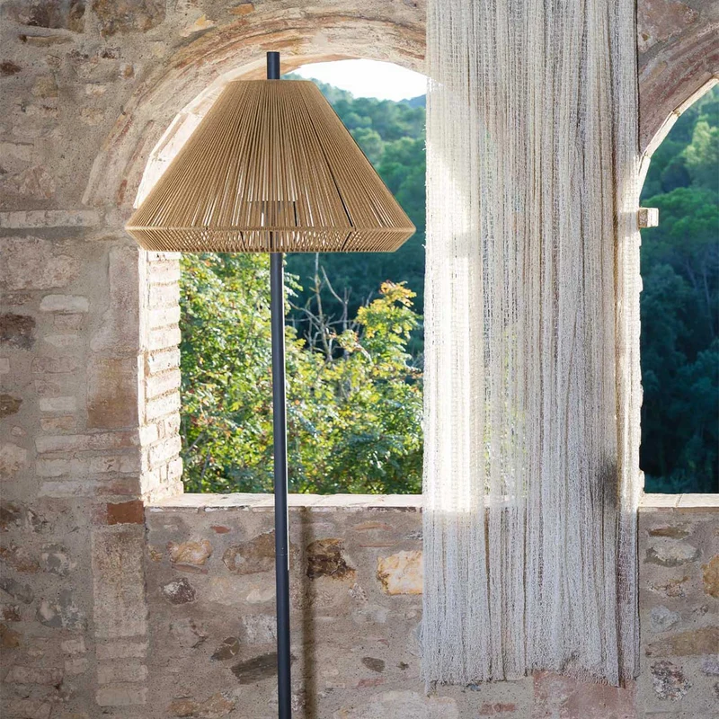 Saigon - Lampadaire d’extérieur en acier et polyéthylène, style contemporain